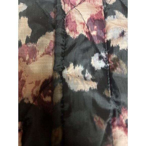 Urban Outfitters Women's Black Floral Quilted Pockets Size Medium Zip Closure - Picture 9 of 10